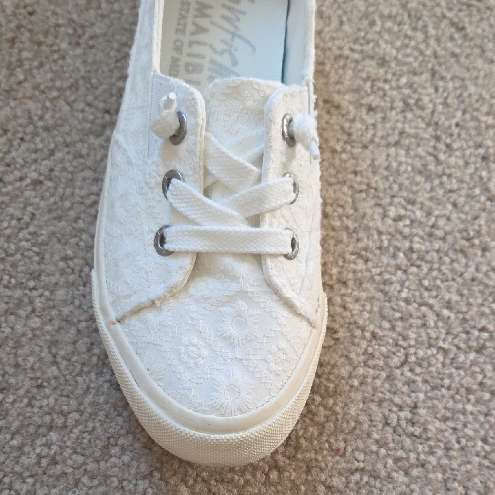 Kids White Lace Sneakers - Picture 6 of 9